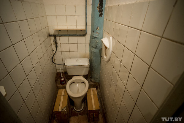 Сарайные условия рабочего общежития в Минске