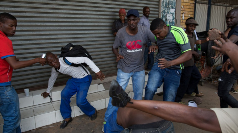 Националистические погромы в ЮАР: черный расизм против черных мигрантов