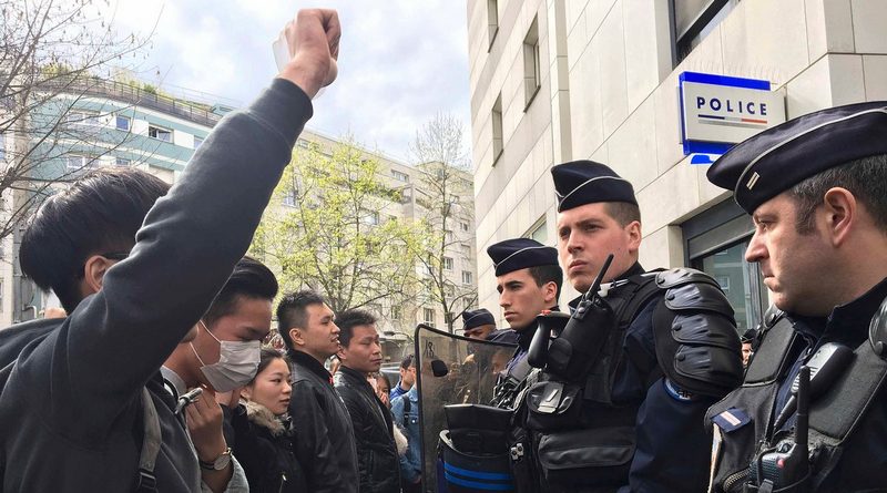Столкновения между полицией и протестующими в Париже по поводу убийства представителя местной китайской общины