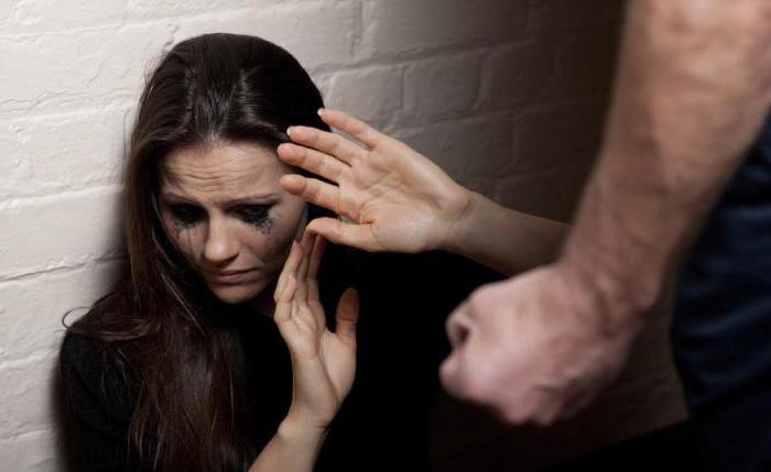 В Бресте за превышение самообороны осудили девушку, которая ударила ножницами парня