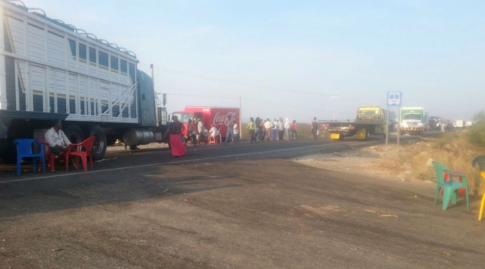 Сообщества коренных жителей заблокировали магистраль в Оахаке