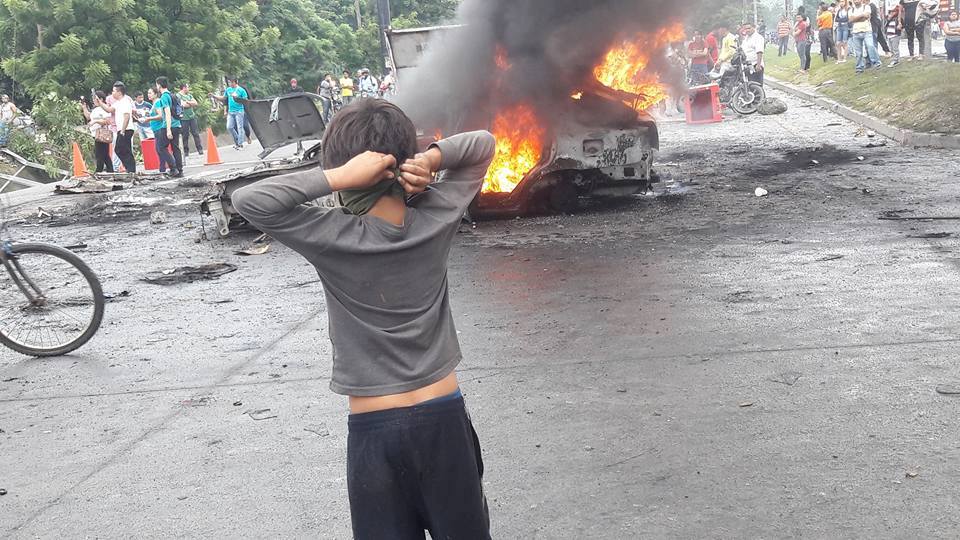 Огонь, саботаж и баррикады в Гондурасе