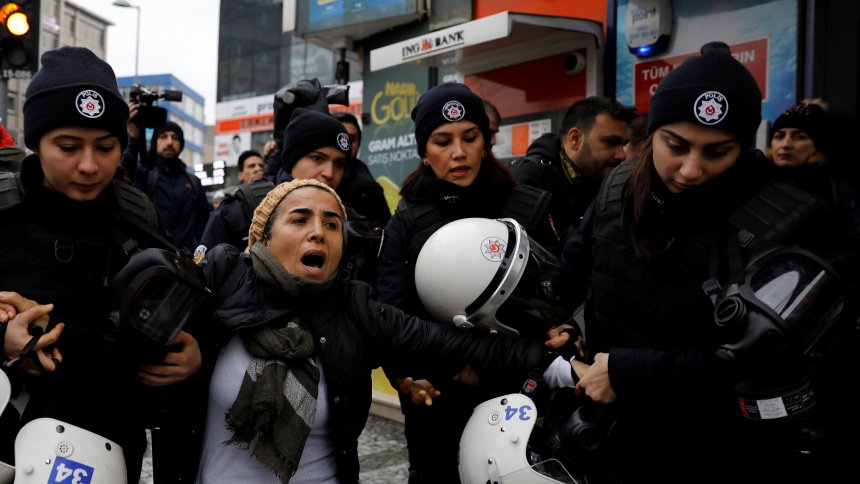 Сотни арестованных в Турции за критику операции в Африне