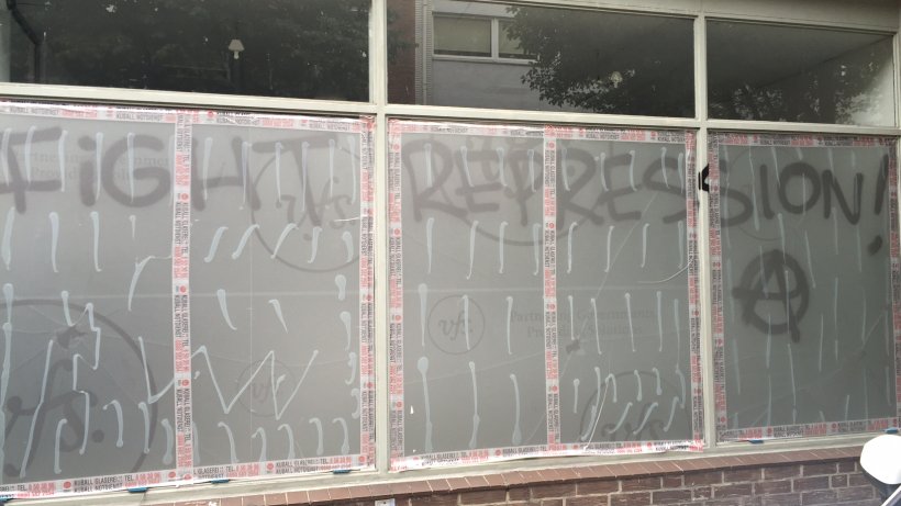Гамбург, Германия: российский визовый центр атакован в знак солидарности с анархистами России, Крыма и Беларуси