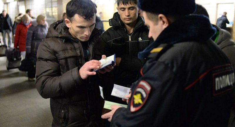 Власти России ужесточили правила регистрации для рабочих мигрантов