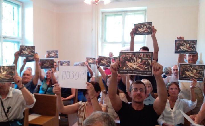 Дерзкая акция брестчан в суде — Прамень