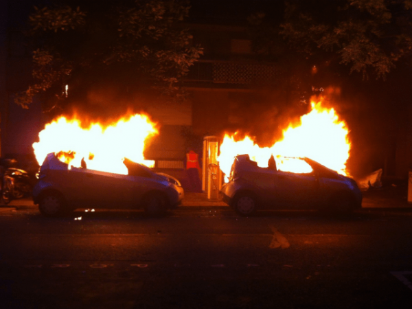 Французские анархисты сожгли дипломатическую машину в память о Михаиле Жлобицком