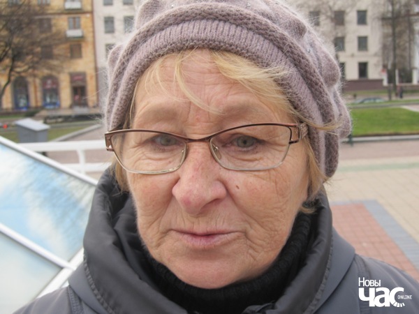 Бьют и плакать не дают: за попытку обратиться к Лукашенко пенсионерка получила штраф