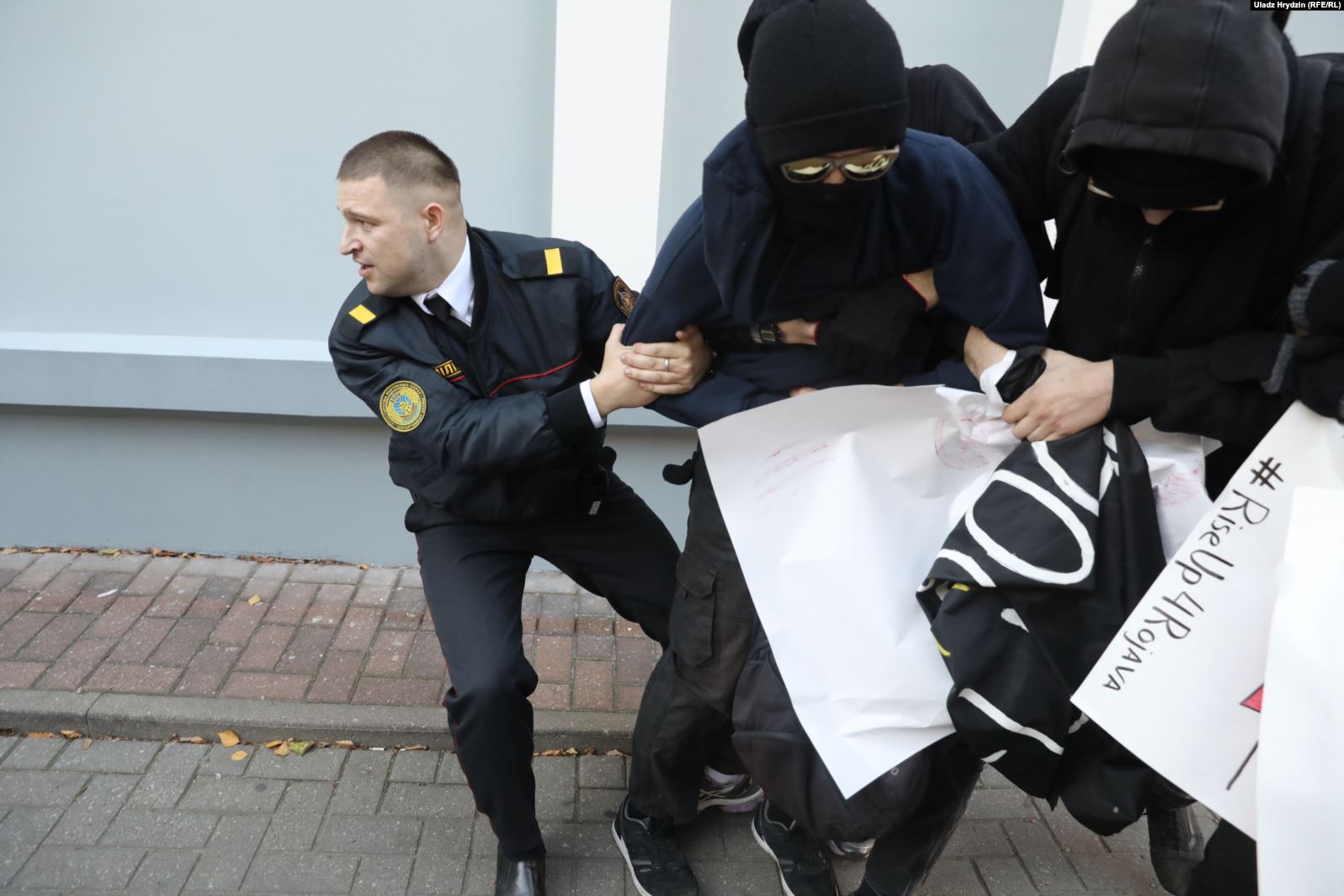 Минск: акция солидарности с Рожавой у турецкого посольства