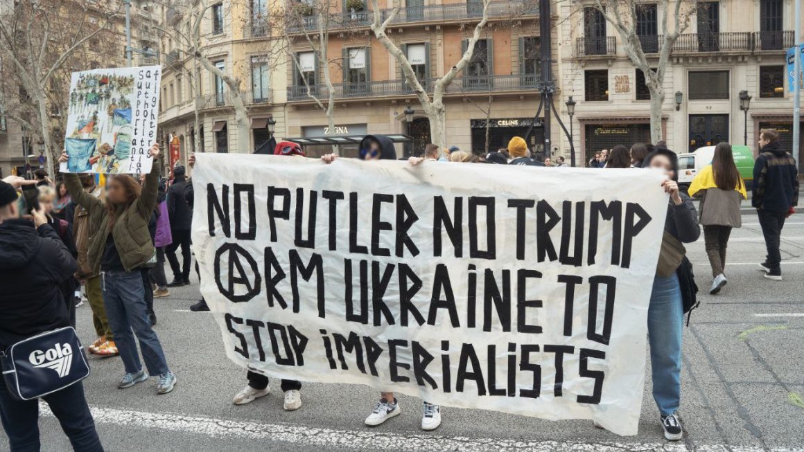 Anarchists at actions of solidarity with peoples of Ukraine around the world on 24.02 in photos