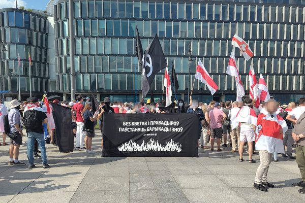 Анархісты на маршы ў Варшаве ў пятую гадавіну пратэстаў 2020 у Беларусі