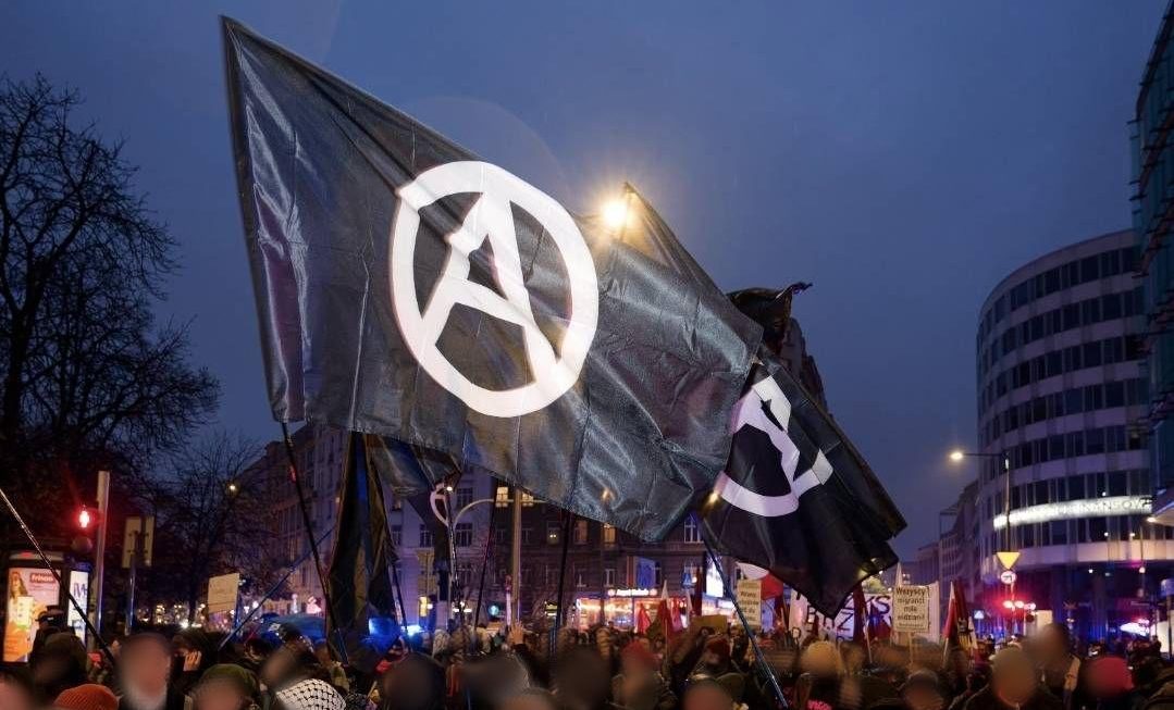 Анархісты на контрдэманстрацыі 11.11.25 у Варшаве
